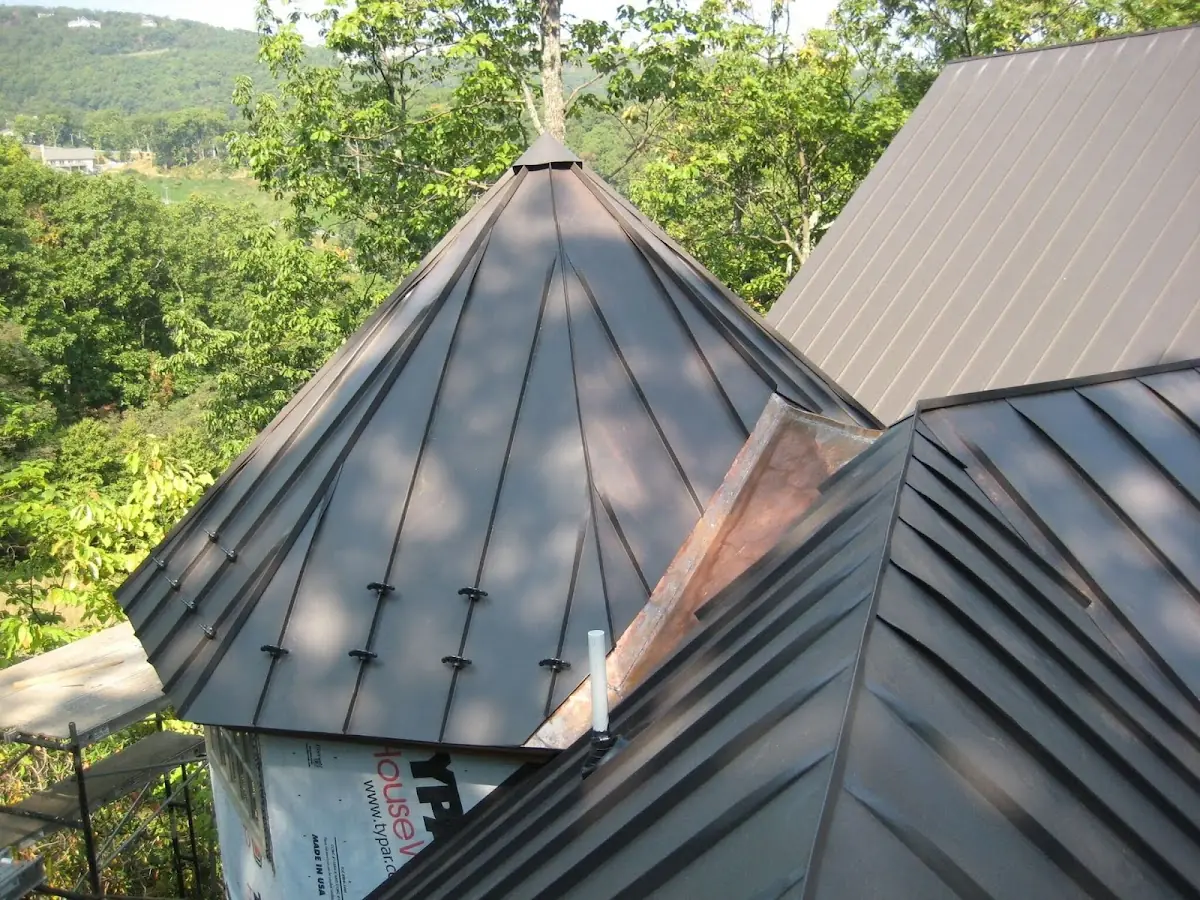 Professional Gutter Cleaning by Craftsman Roofing in Foothill Farms
